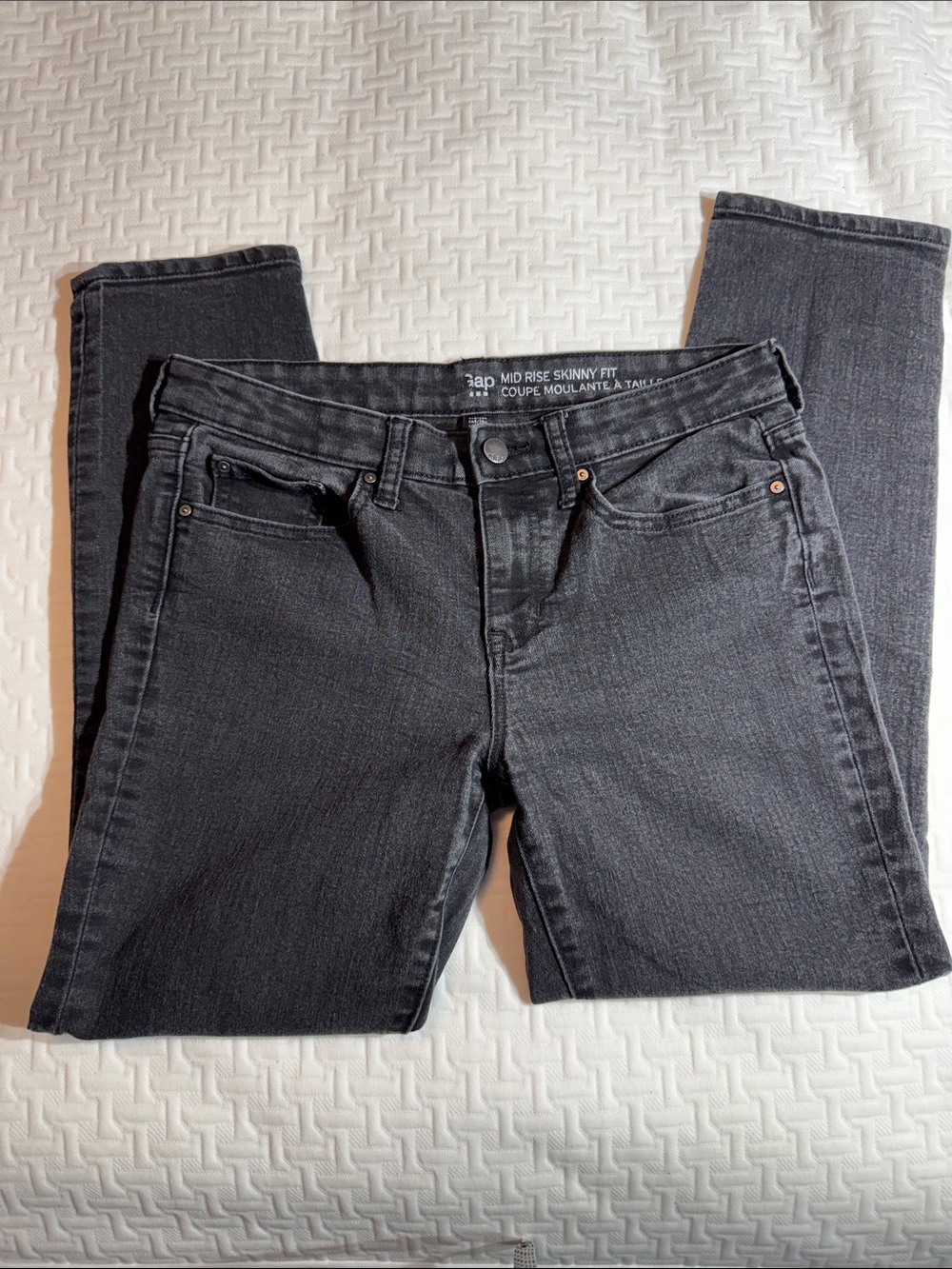 GAP Women's Mid-Rise Skinny Jeans in Washed Black size 6/28s